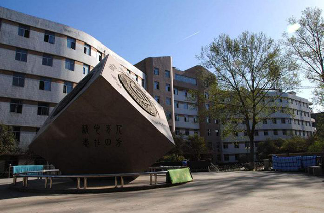進(jìn)行思政課改革，全面提升學(xué)生的思想政治素質(zhì)